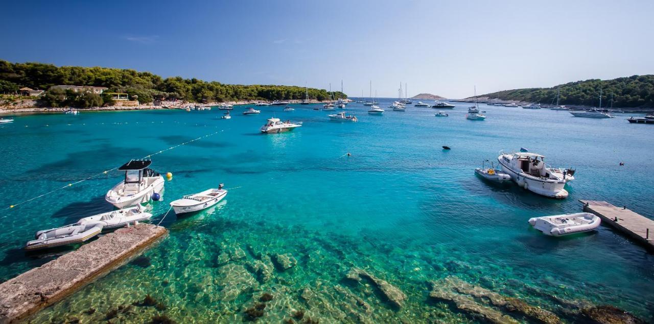 Helios Sunny Apartments By Valamar Stari Grad  Εξωτερικό φωτογραφία