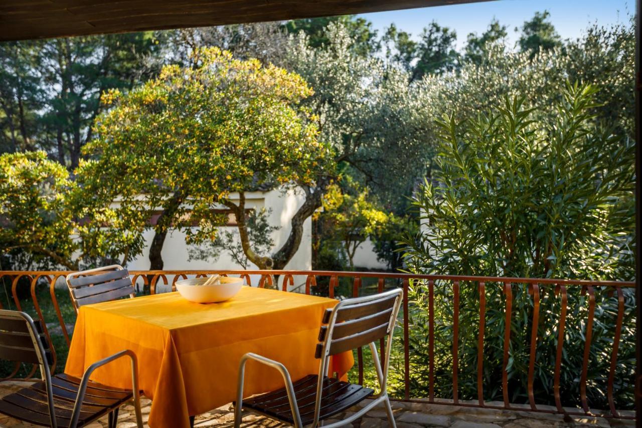 Helios Sunny Apartments By Valamar Stari Grad  Εξωτερικό φωτογραφία